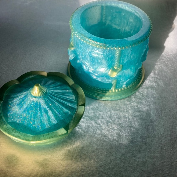 Carousel Trinket Jar, Baby Blue/Gold/HolographicGlitter - Picture 6 of 7